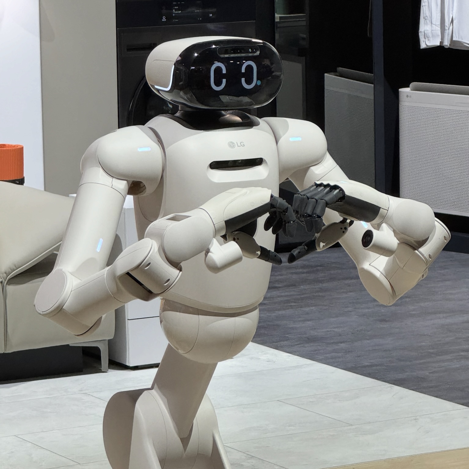 ![](media/lg-bot-ces_2026.jpg)